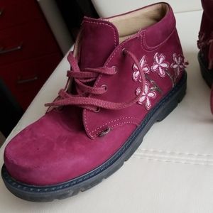 Boots / Shoes in magenta - purple color